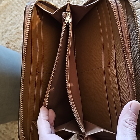 COACH wristlet wallet! - Picture 5 of 7